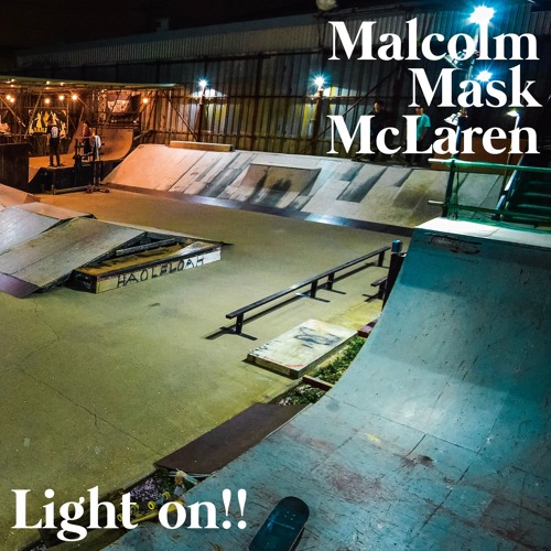 MALCOLM MCLAREN Impresario マルコム マクラーレン malcolm-mclaren-poses-with-the