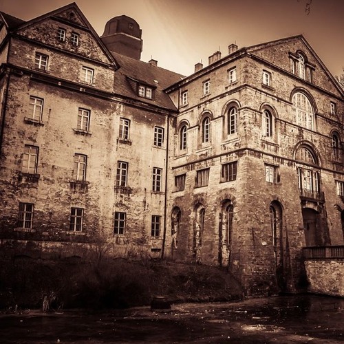HAUNTED HOUSE (Prod. Yung Bleach)