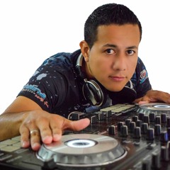 MIXX - -CARACOELS - -LA CONOCI DOMINGO - -MACONGO - -CANTARES - -DJ DC