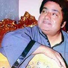 همسة الود - محمد قنديل / "شفت بالقلب اللي ماتشفهوش عينيا"