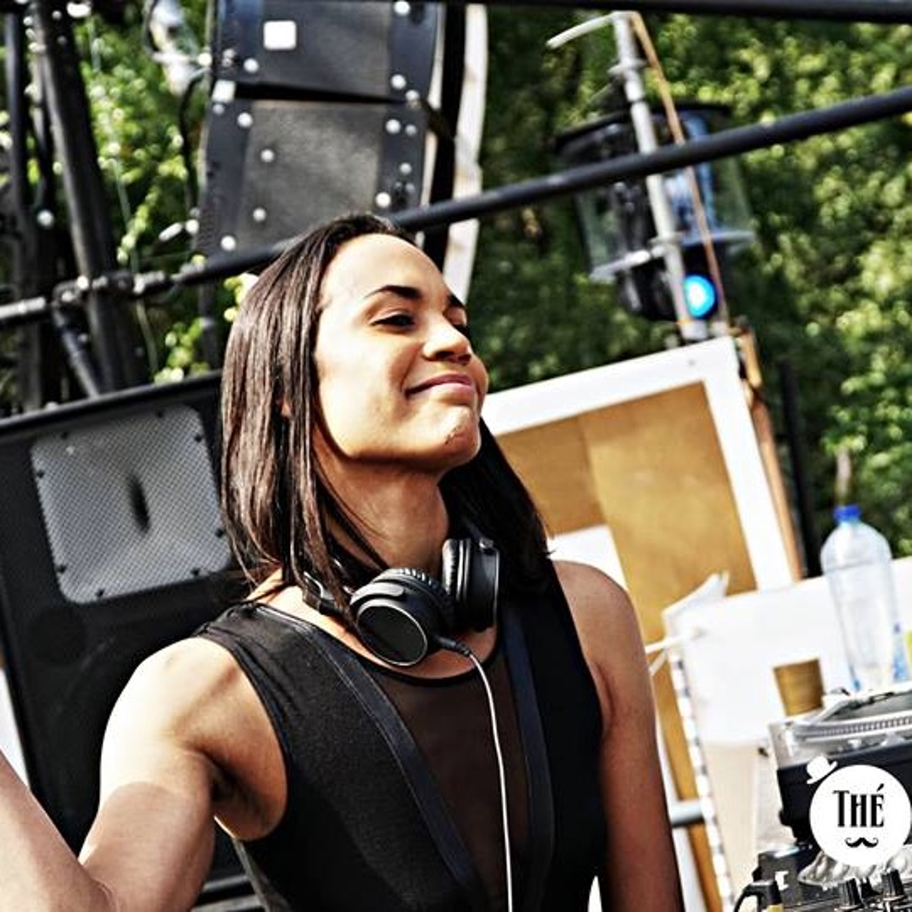 Lola Jones @ Thé Dansant Lazy Sunday episode artwork