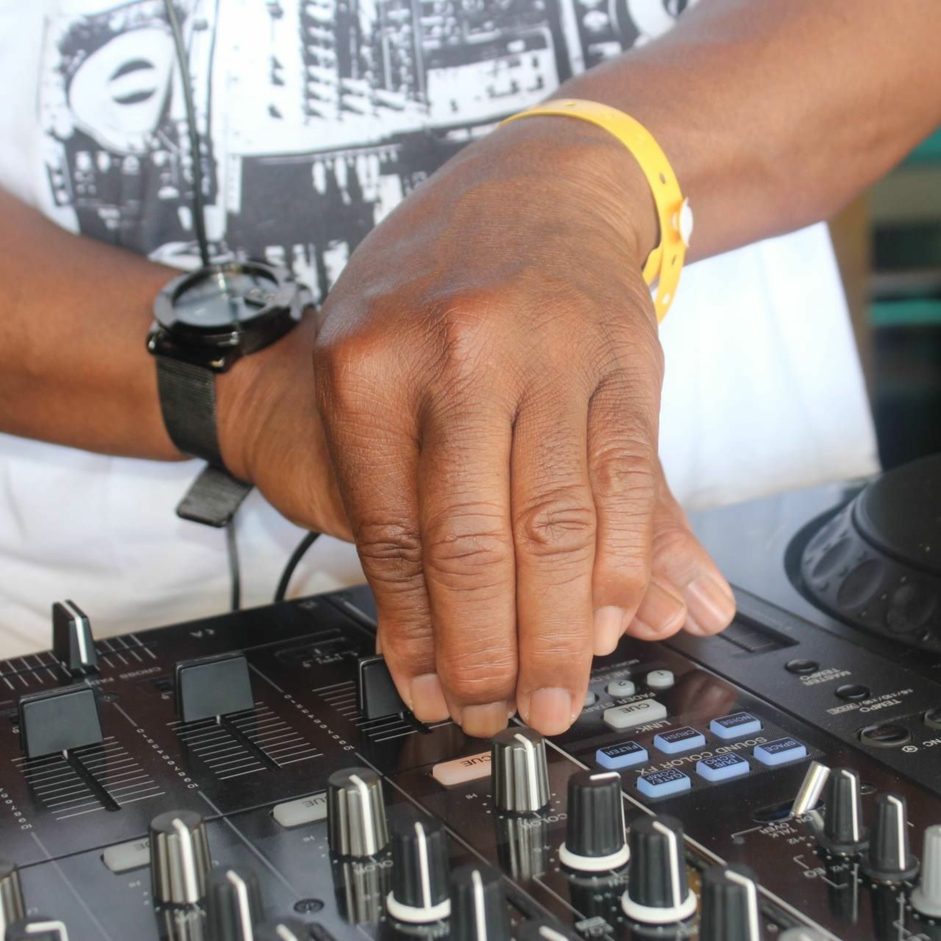 The HixMix DJ Kevin Hicks