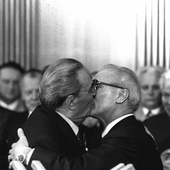 BuXXte BoYs: Habt Ihr Euch Geküsst?