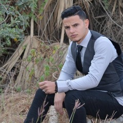 عشان غنى ومعاه فلوس....