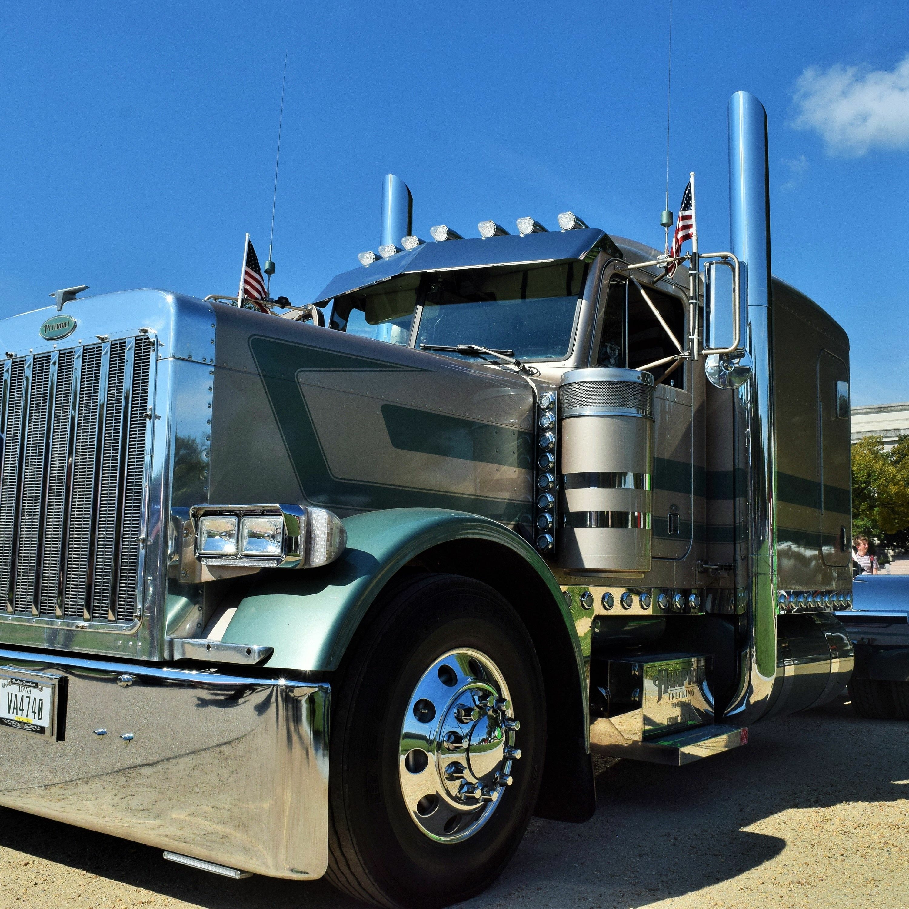 On the 'flower gravy train': Greenhouse freight, 10-4 D.C. convoy and more with Scott Hampton thumbnail