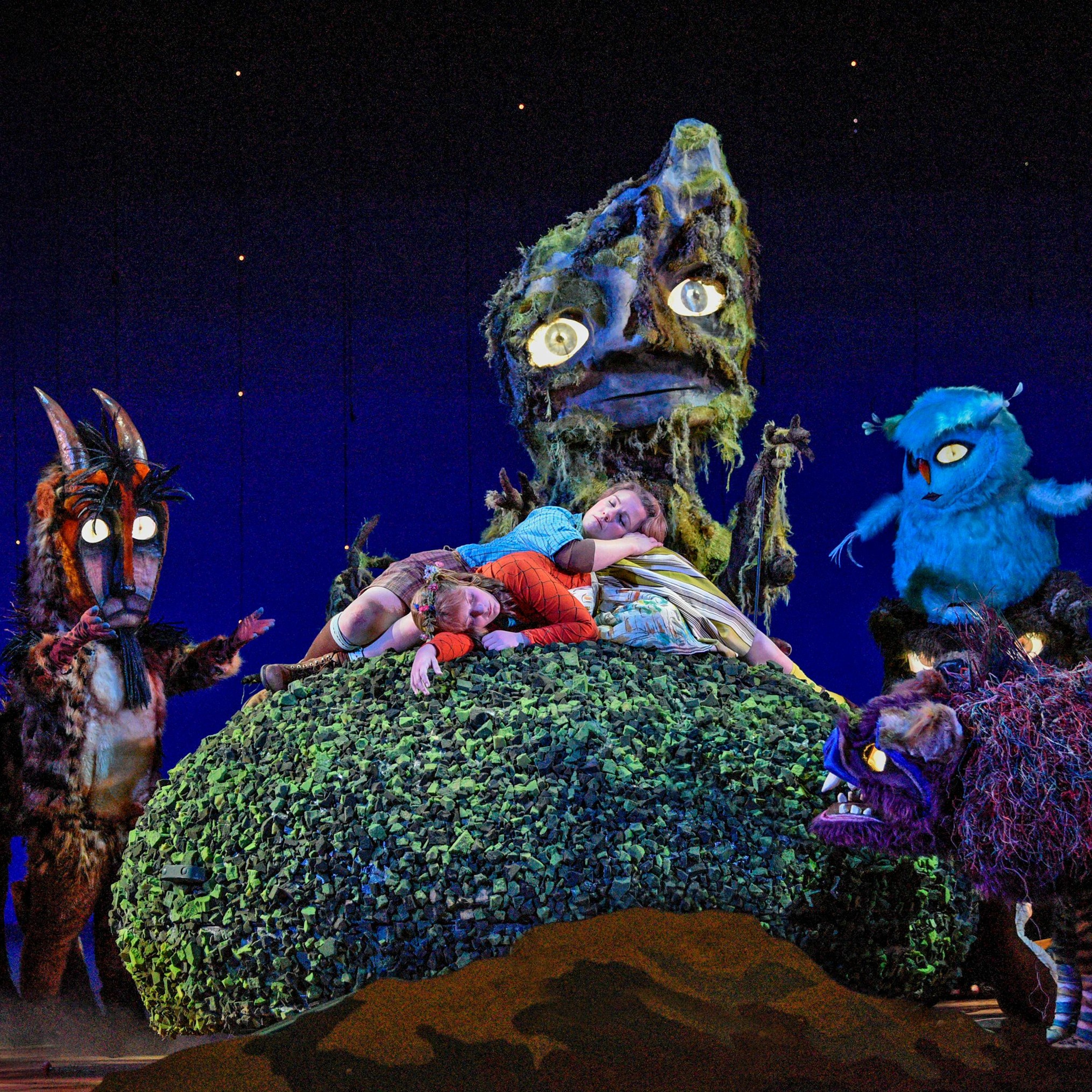 LA Opera Podcasts: Behind the Curtain
