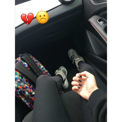 (بنت غير كل البنات)