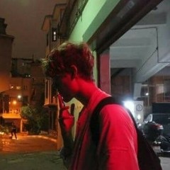 هفضل دايما فاكرها مش قادر احب غيرها