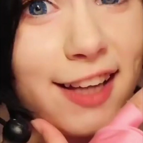 MIA KHALIFA STRIDA COVER