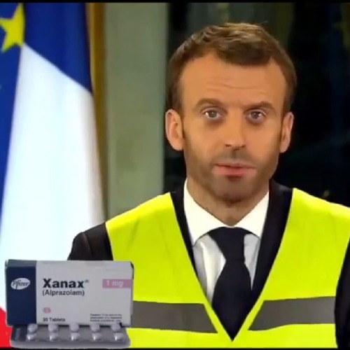 Manu voit des gilets Jaunes partout !!