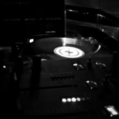 Du musst die Discokugel einschalten wenn du auflegst