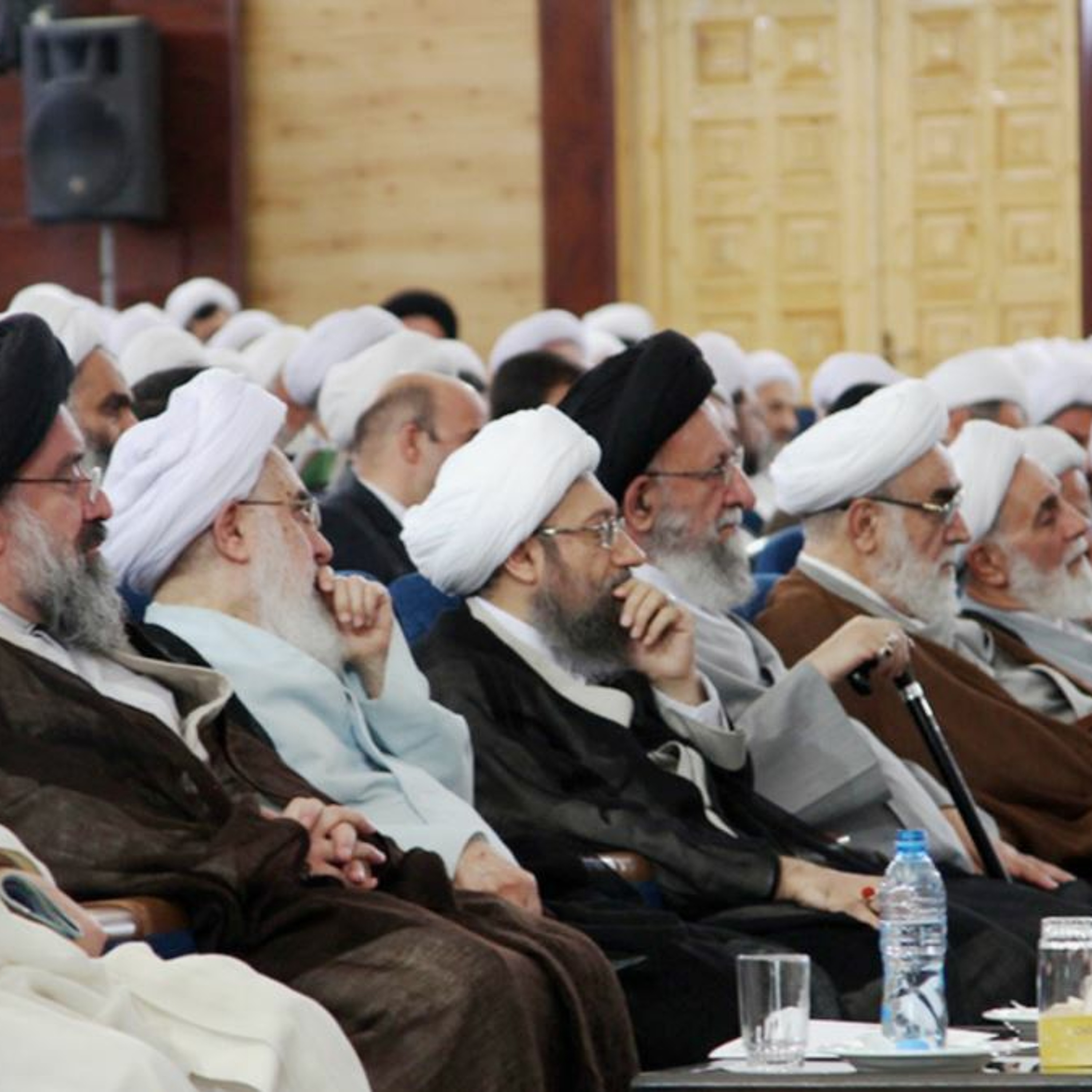 از آخوند تا آیت‌الله‌العظمی و امام؛ آیا روحانیت خود را مقدس می‌داند؟