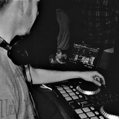 Smoke On The Water ) Vs  Go Down Low   - Put Your Hands Up 4 Detroit (DJ MARK MASHUP )