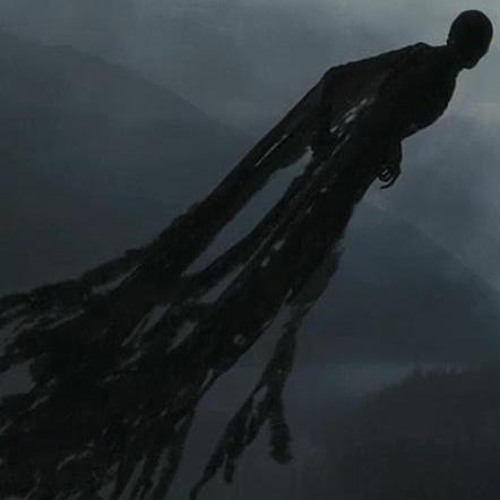 Летающее приведение. Летающая смерть. Привидение картинки. Хэллоуинские призраки. Привидения летают.