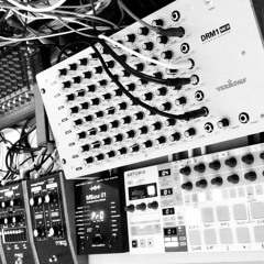 t_091218 on Vermona drm1 and Jomox Mbase