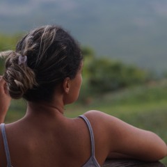 Tem pudim na geladeira.