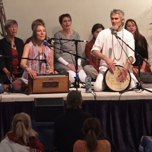 Om Tryambakam chanted by Gauri and seminargroup