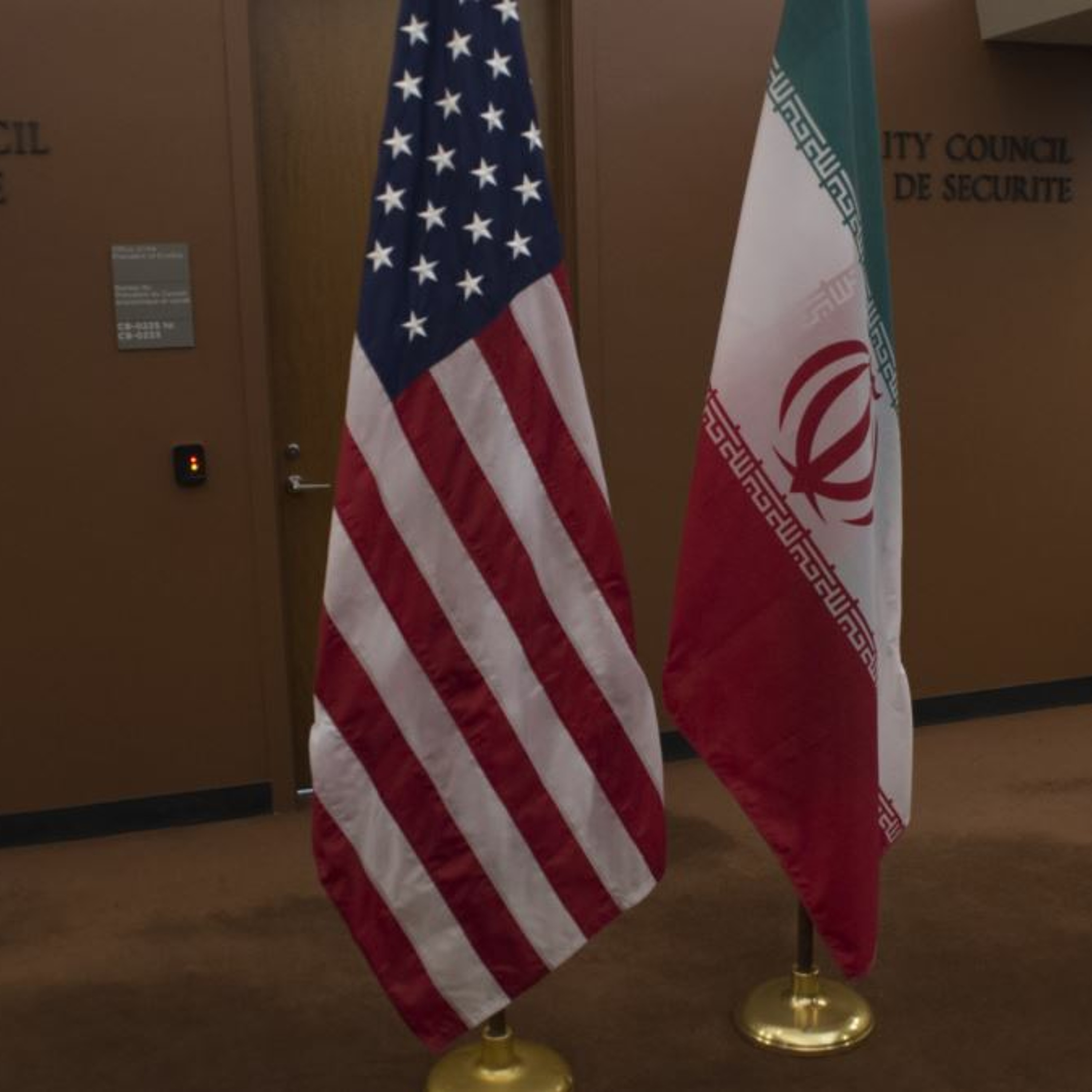 ساعت ششم - تهران - واشینگتن؛ چشم‌انداز آن میز دونفره