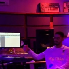 Sneazzy - Freestyle "behind barz" Drake
