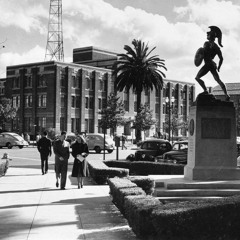 Walking tour reveals secrets of USC campus history