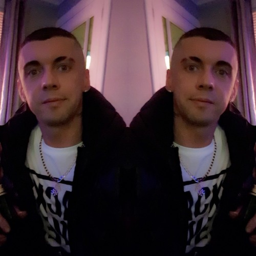 Such a fucking hoe !! 🎶👀🕺