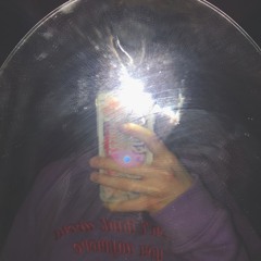 MIRROR IN THE MIDDLE