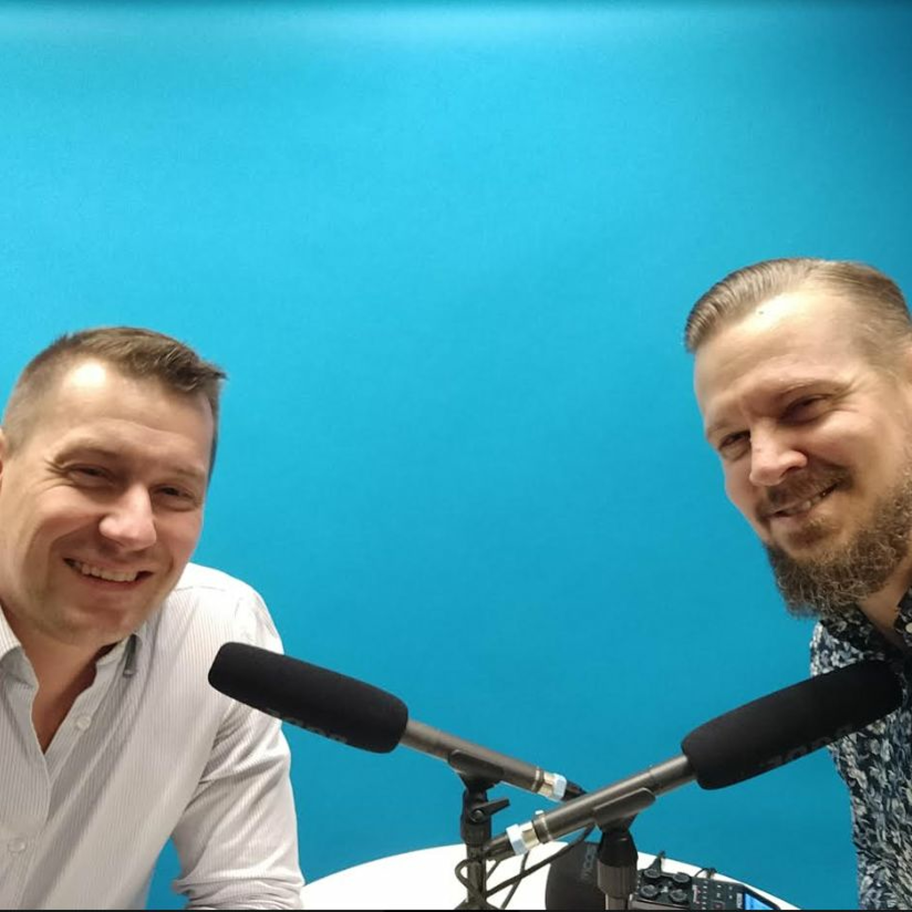 Takakansi-podcast - kiireettömiä kohtaamisia kirjojen, lukemisen ja kirjoittamisen äärellä
