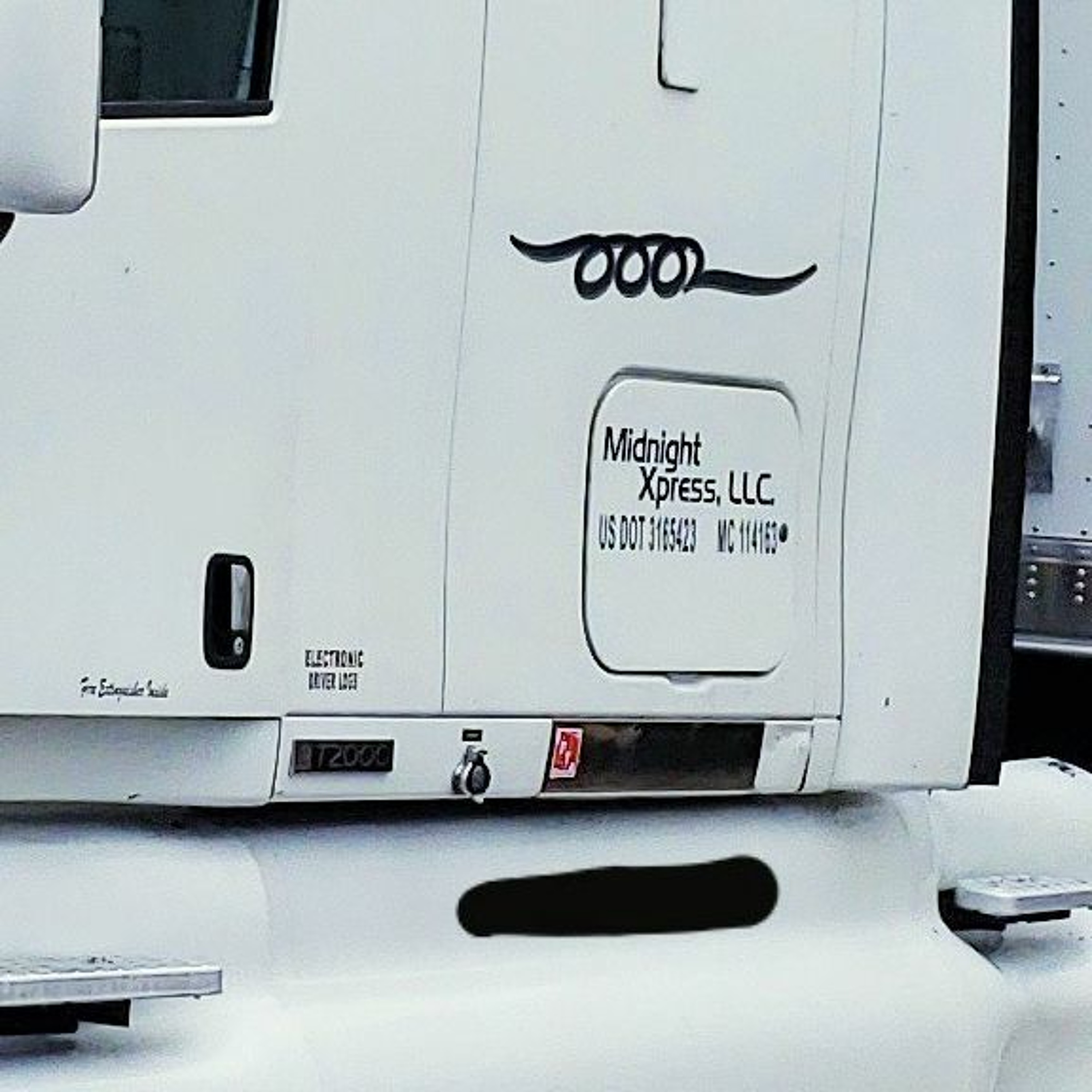 The growing pains of small trucking: Midnight Xpress on blown motors, hiring mistakes and more thumbnail