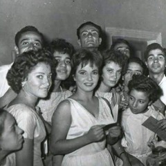 ولا فيه في الدنيا إلا عيونك