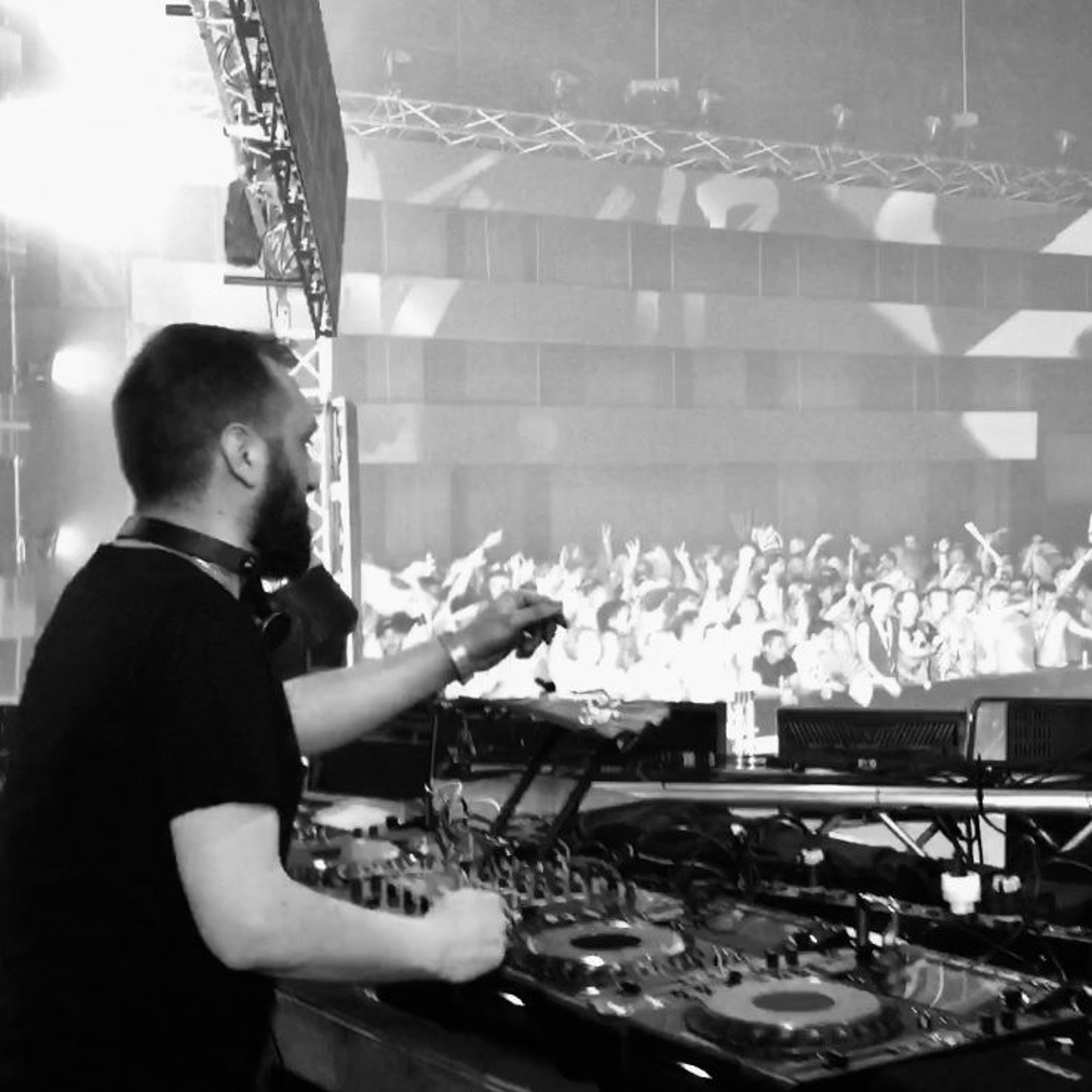 IVAN GOMEZ /ALL PODCASTS/DJ SETS - FREE DOWNLOAD