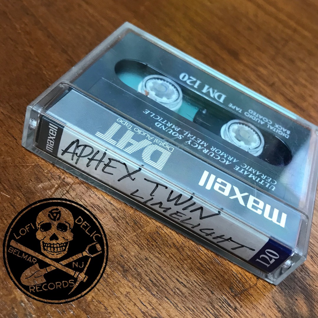 ミュージシャン VINTAGE APHEX TWIN Aphex Twin - Heliosphan cover on (mostly) vintage hardware