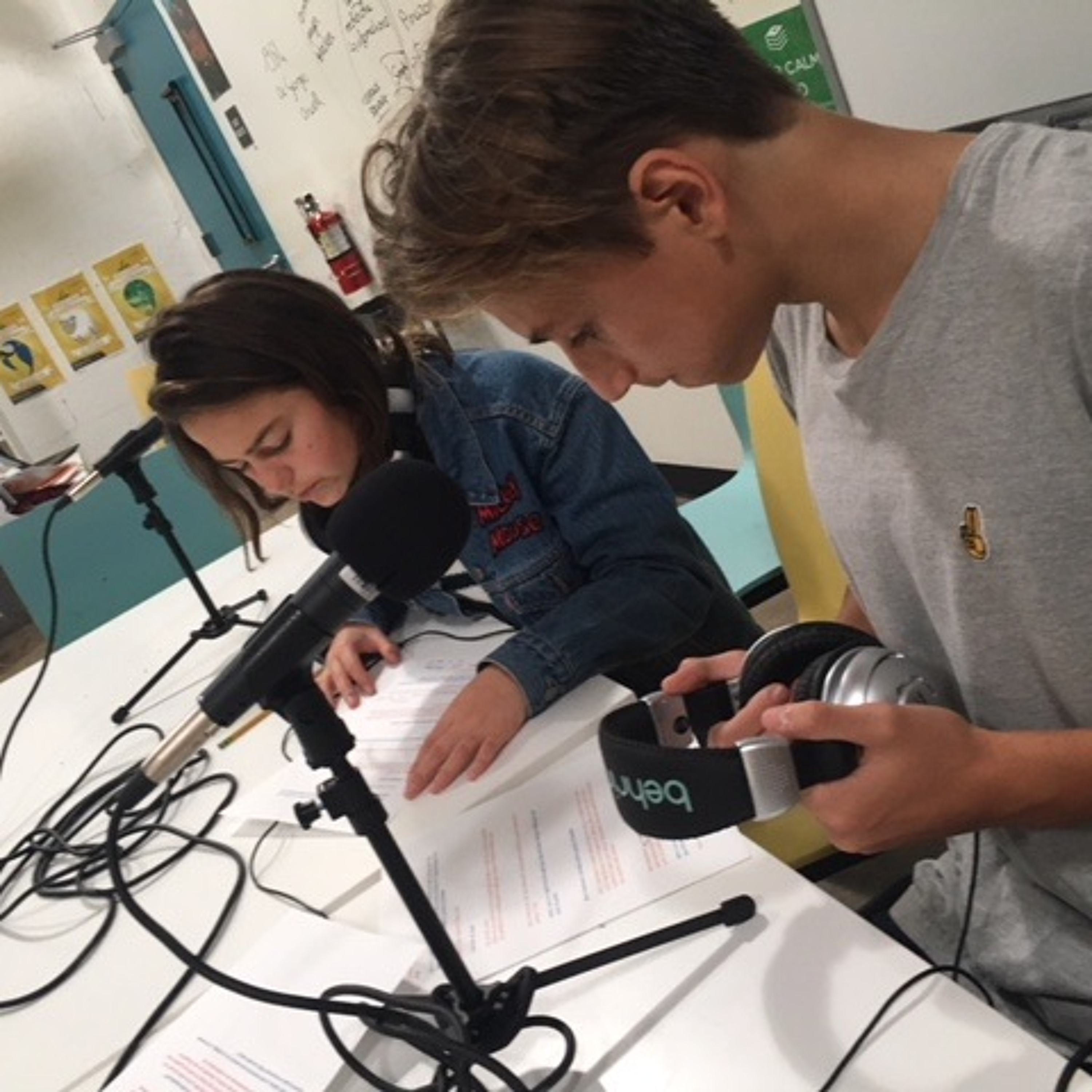 Radio Cosmos - Episode 1 - Annie Hosts