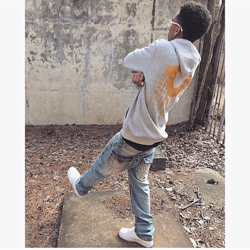 NazTheLocc ft FreebandTay "Bossed Up" {2017)