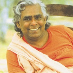 Kirtan Chanting with Swami Vishnudevananda