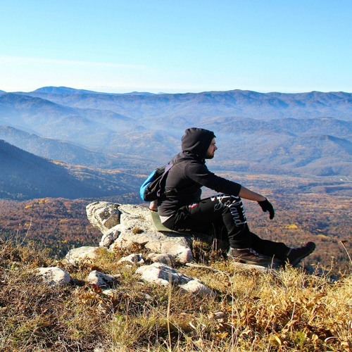 Тема - песня про завершенные отношения и досаду по этому случаю, спустя время