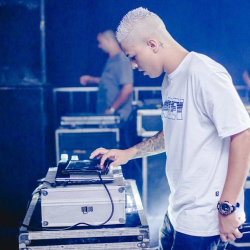 MC 7BELO - MC FROG - QUEM É ESSA ( DJ TEJOTA, FROG PROD. )