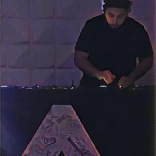 Beneath The Surface 008 (Twitchin Skratch Guest Mix)