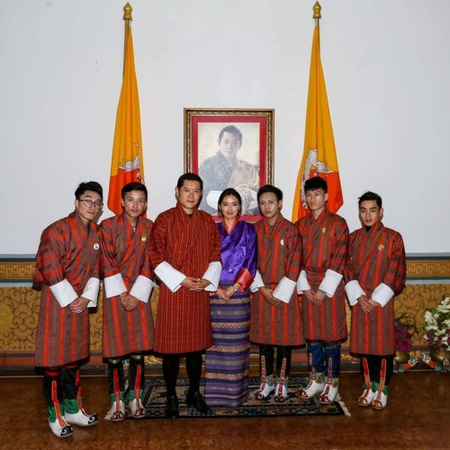 Crowners_Choe Ghi_Doen_Dha_2017_Anthem