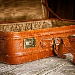 old travel bag(낡은 여행 가방)
