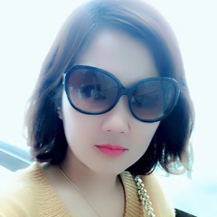 Vó ngựa trên đồi cỏ non