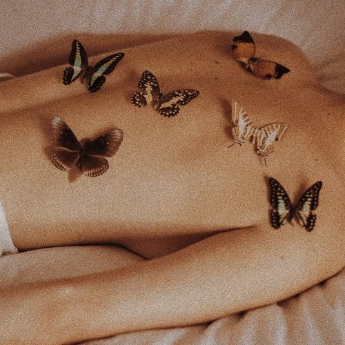 𝘭𝘦𝘢𝘯 𝘰𝘯 𝘮𝘦