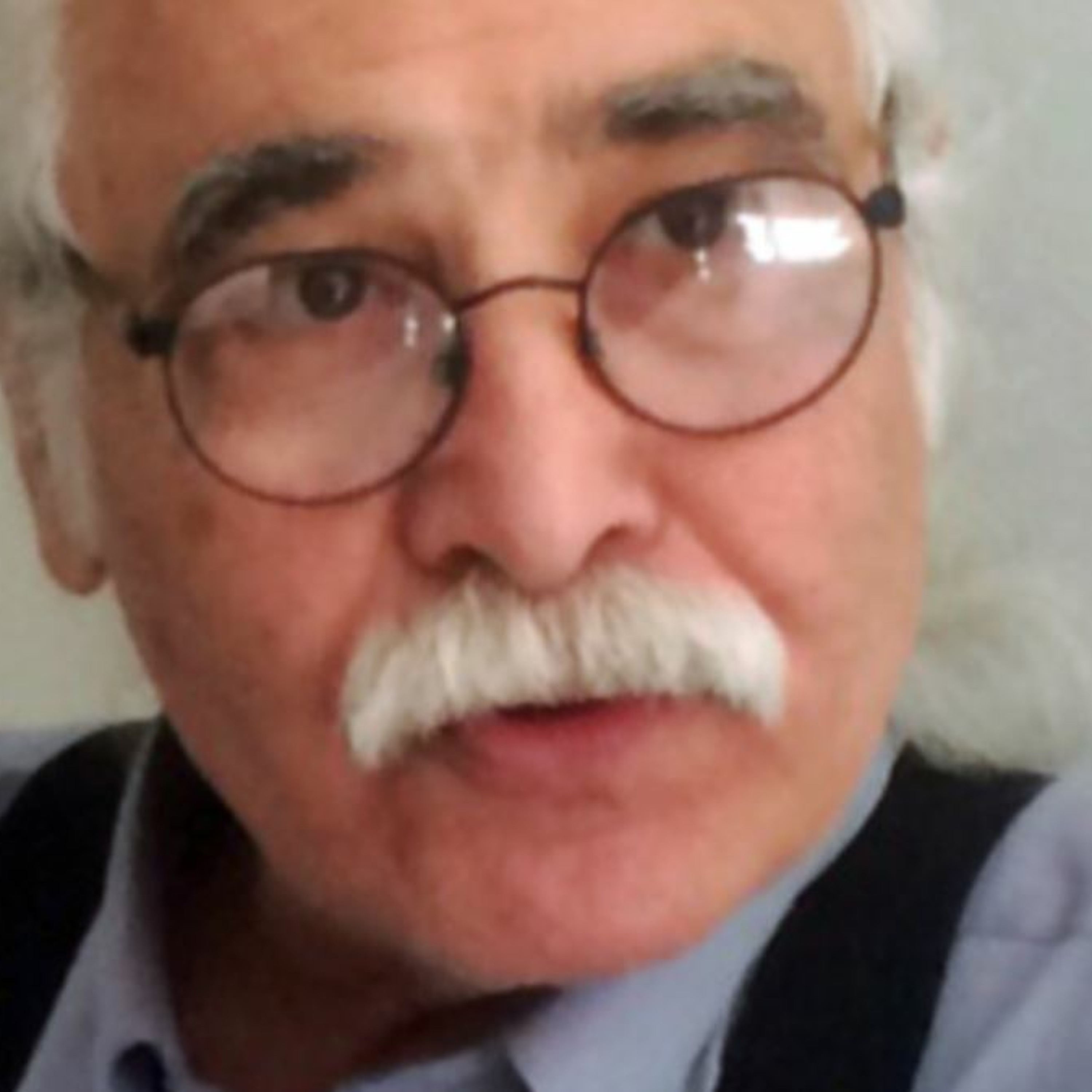 رفتم، پنهان شدم و سنگر گرفتم؛ گفت‌وگو با ایرج جنتی عطایی
