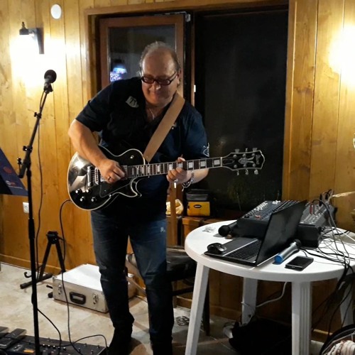 While my guitar gently weeps