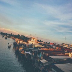 Cuộc đời anh đặt tên là "Muộn Phiền" nên làm sao dám mơ.  Ngọn cỏ ven đường, làm sao với được mây..?