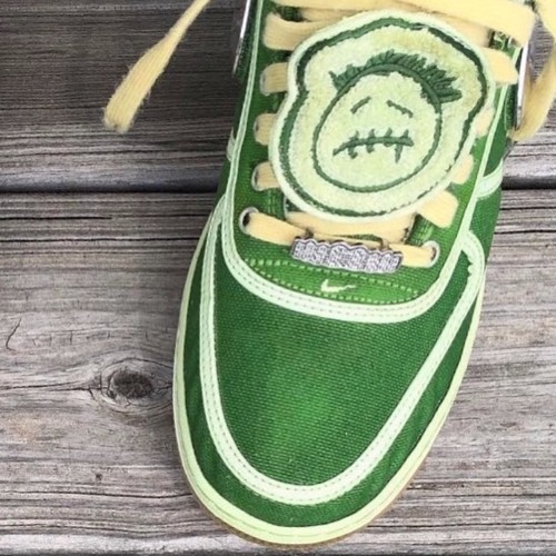 IN MY WHITE TEE (yup)