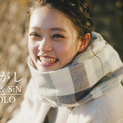 女性が歌う