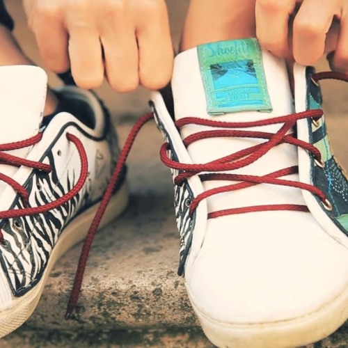 L'ENTOURLOOP Ft. Marina P - Shoefiti