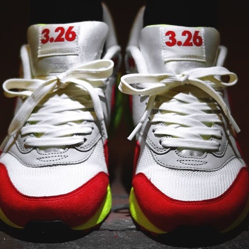 kanye west giveaway yeezy