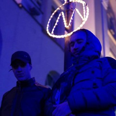 ona ali je tri polustepena nize i nema onog "ona" dela