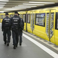 Gleis 9 - Bahnfahn auf Bahn ja ohne Bahncard und zwar schwarz Mann